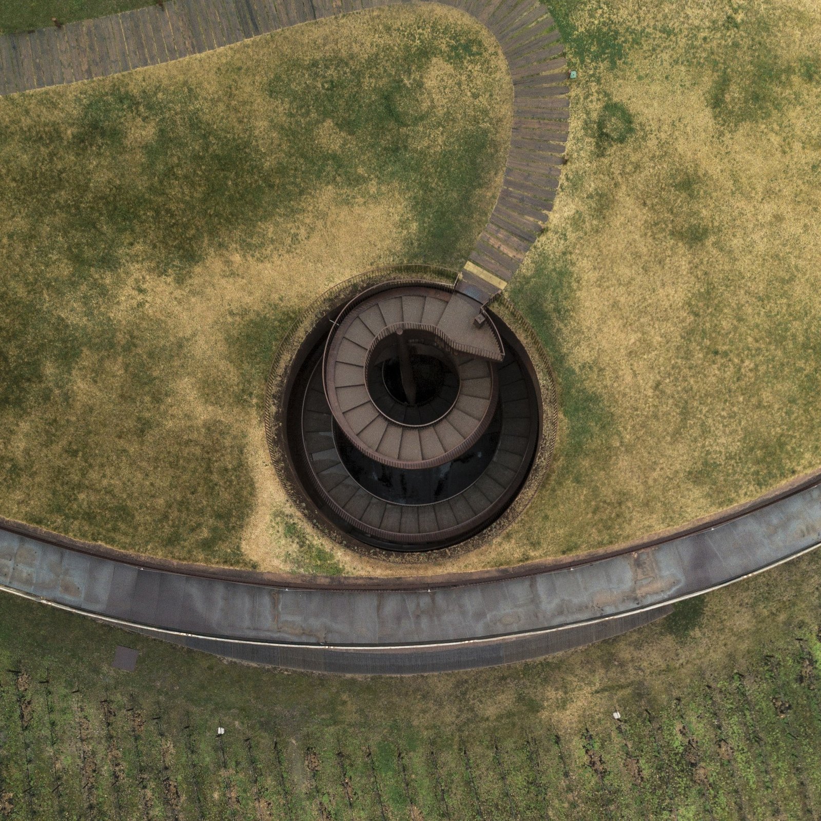 ARQUITETURA INTEGRADA À PAISAGEM: A VINÍCOLA ANTINORI NEL CHIANTI CLASSICO