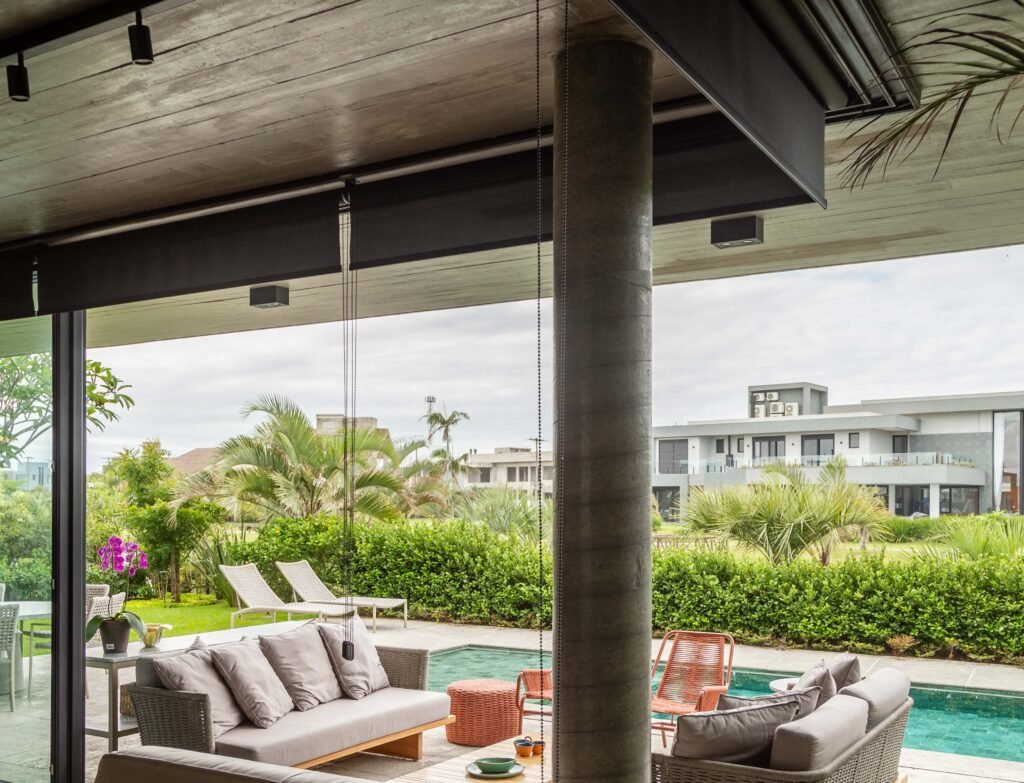 TELAS DE ALTO DESEMPENHO NA ARQUITETURA: PERSIANAS KOOLBLACK